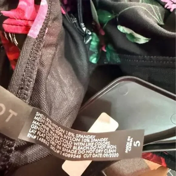 5X Swim Top Torrid Black Floral Skull pit-pit 25”relax to 30” stretched C7379 - Picture 4 of 4